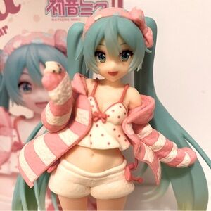 Taito Hatsune Miku Figure Room Wear Ver.